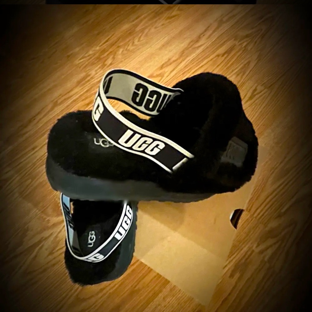 UGG Women’s Disco Slide Slipper! Browns Shoes, Elastic strap UGG graphic